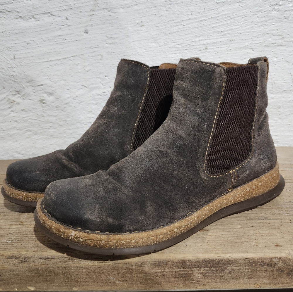 BORN Mens Bridy Slip on leather boots. Size 9.5 Like New!